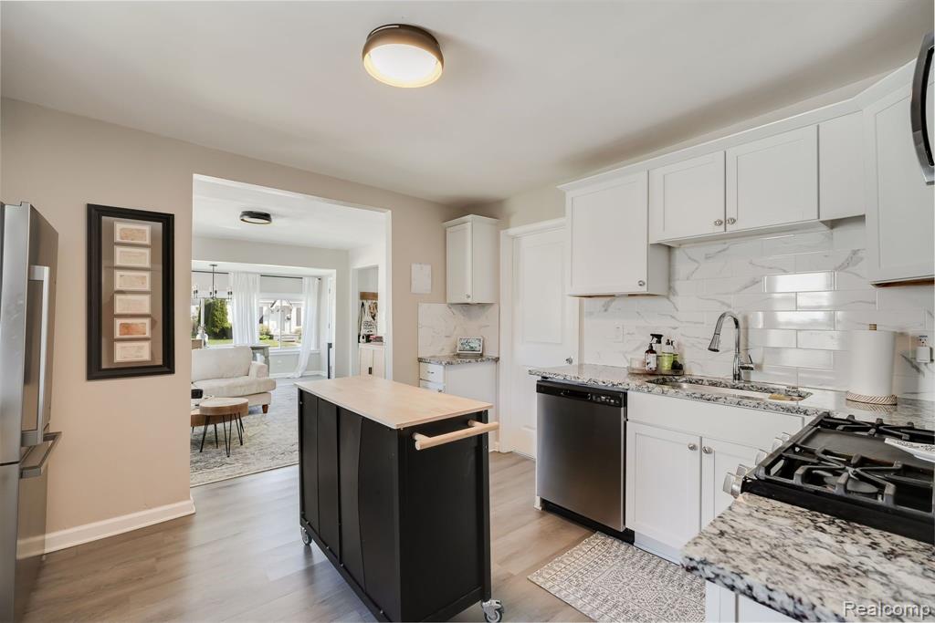 71 W DALLAS Avenue, Madison Heights, MI 48071 — Photo 7