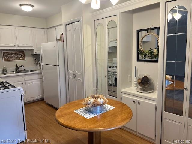 50046 Helfer Boulevard, Wixom, MI 48393 — Photo 9