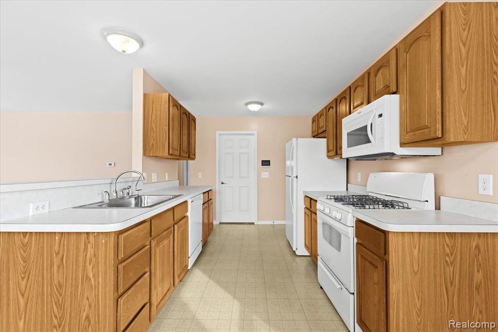 1556 HARVEST Lane, Ypsilanti, MI 48198 — Photo 12