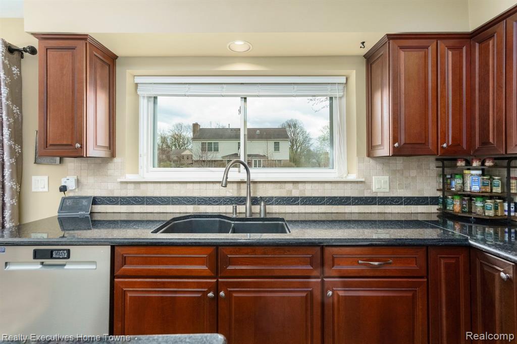 46399 HANFORD Road, Canton, MI 48187 — Photo 6
