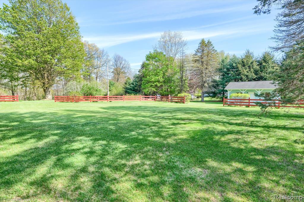 2676 Porcupine Trail, Lapeer, MI 48446 — Photo 57