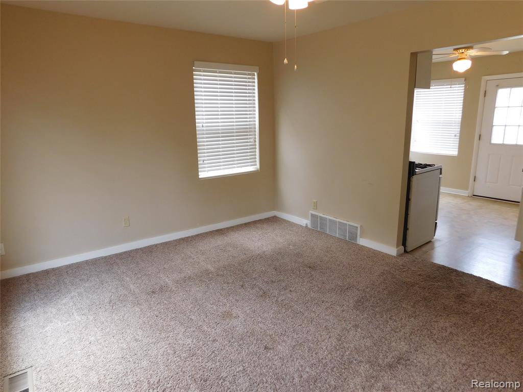 87 E DALLAS Avenue, Madison Heights, MI 48071 — Photo 2