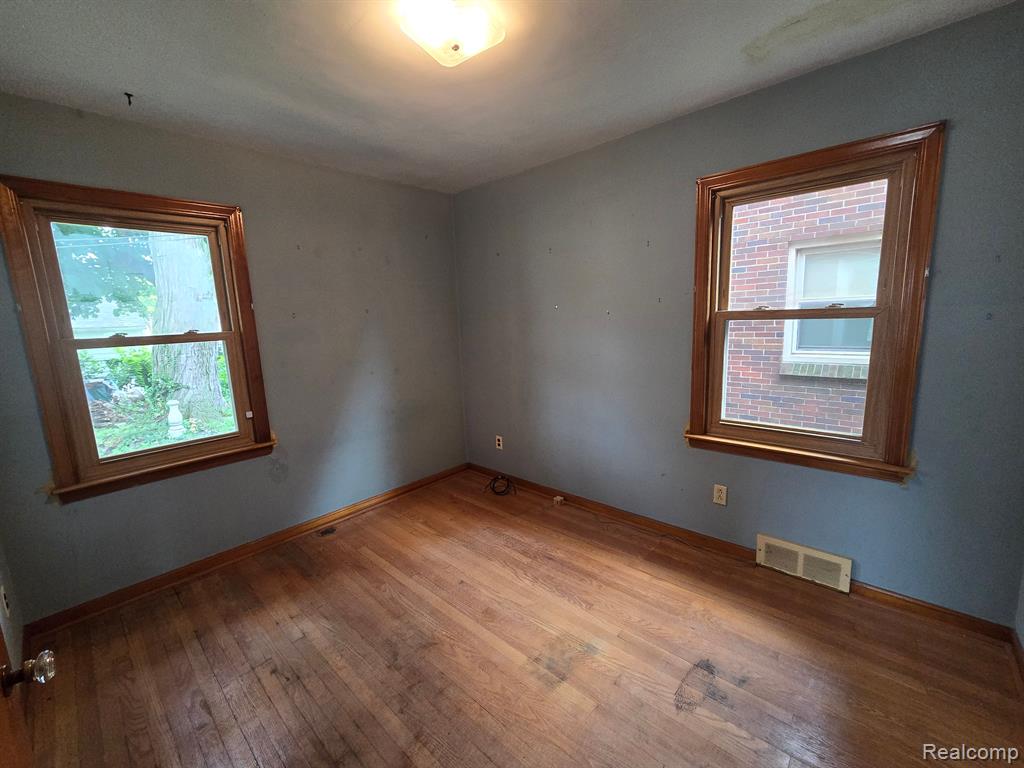 950 N YORK Street, Dearborn, MI 48128 — Photo 19