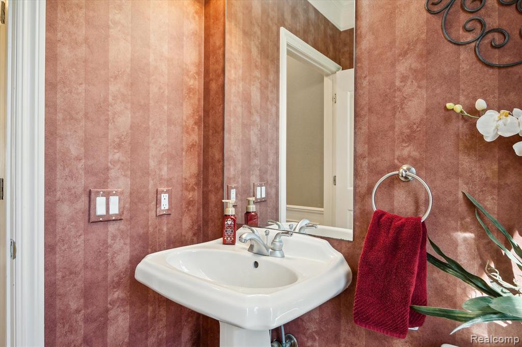 8504 Riverwalk Drive, Fenton, MI 48430 — Photo 25