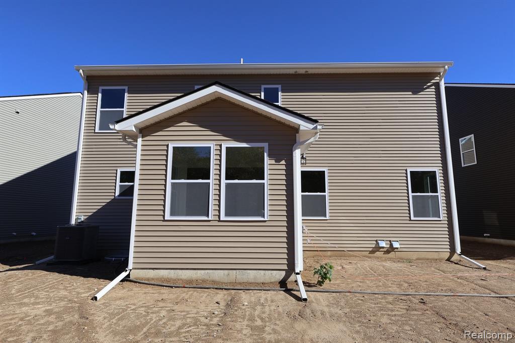 439 Hidden River W, Holly, MI 48442 — Photo 11