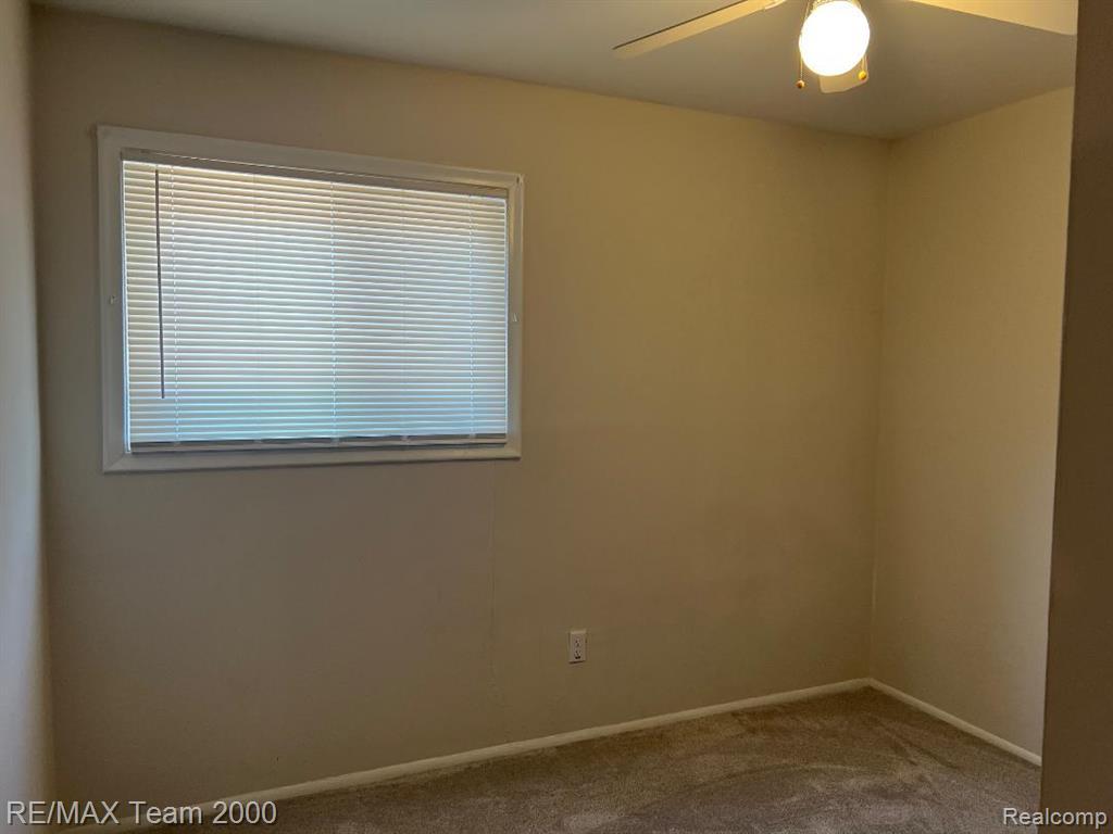 4919 MCKINLEY Street, Dearborn Heights, MI 48125 — Photo 10