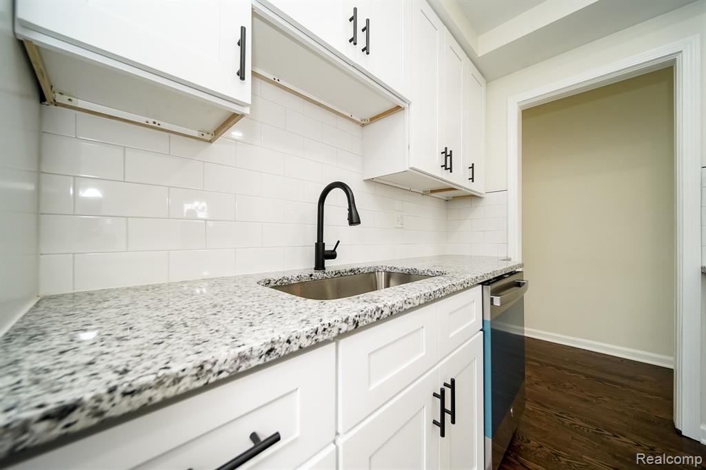 6855 KINGSBURY Street, Dearborn Heights, MI 48127 — Photo 20