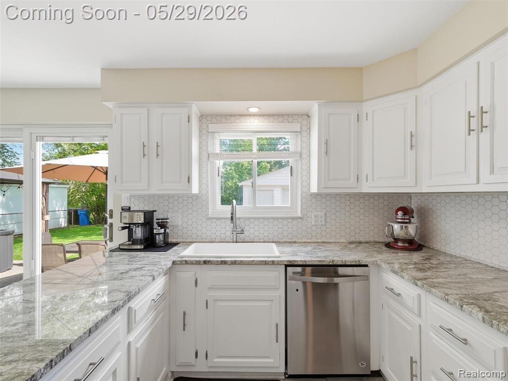 30728 Whittier Avenue, Madison Heights, MI 48071 — Photo 10