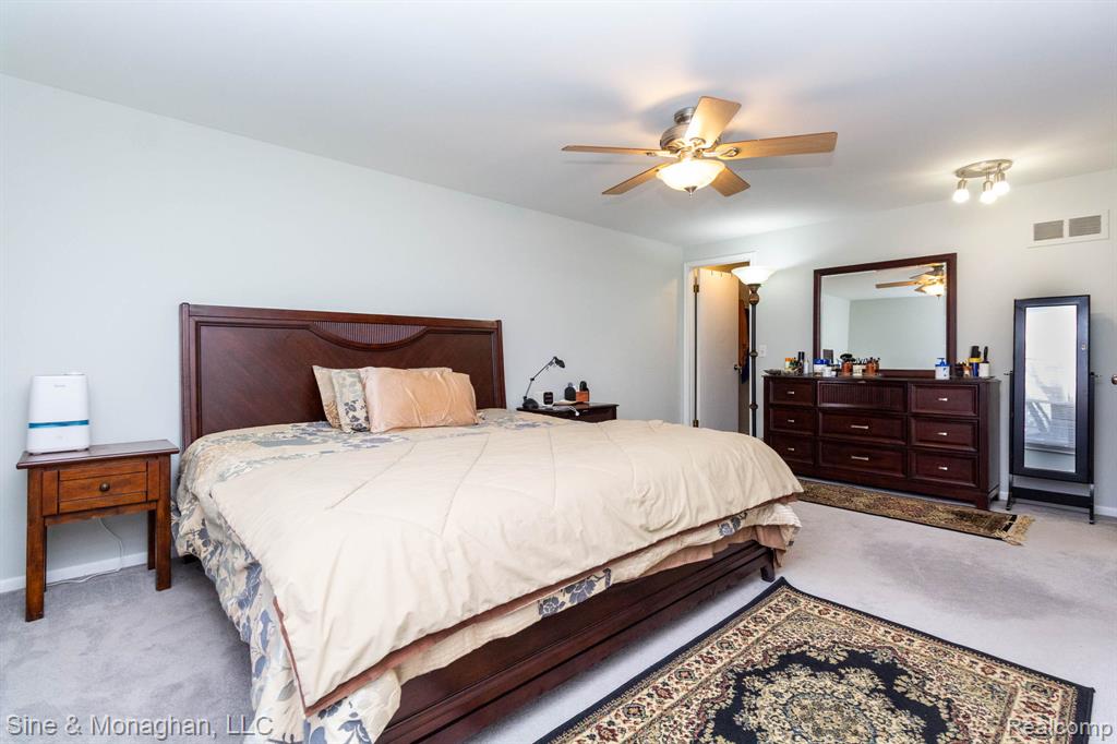 5082 Westmoreland Drive, Troy, MI 48085 — Photo 17