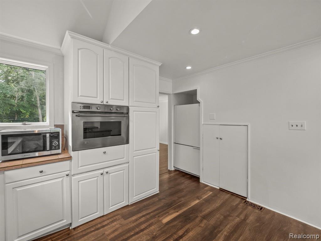 48070 SHELBY Road, Shelby Twp, MI 48317 — Photo 11