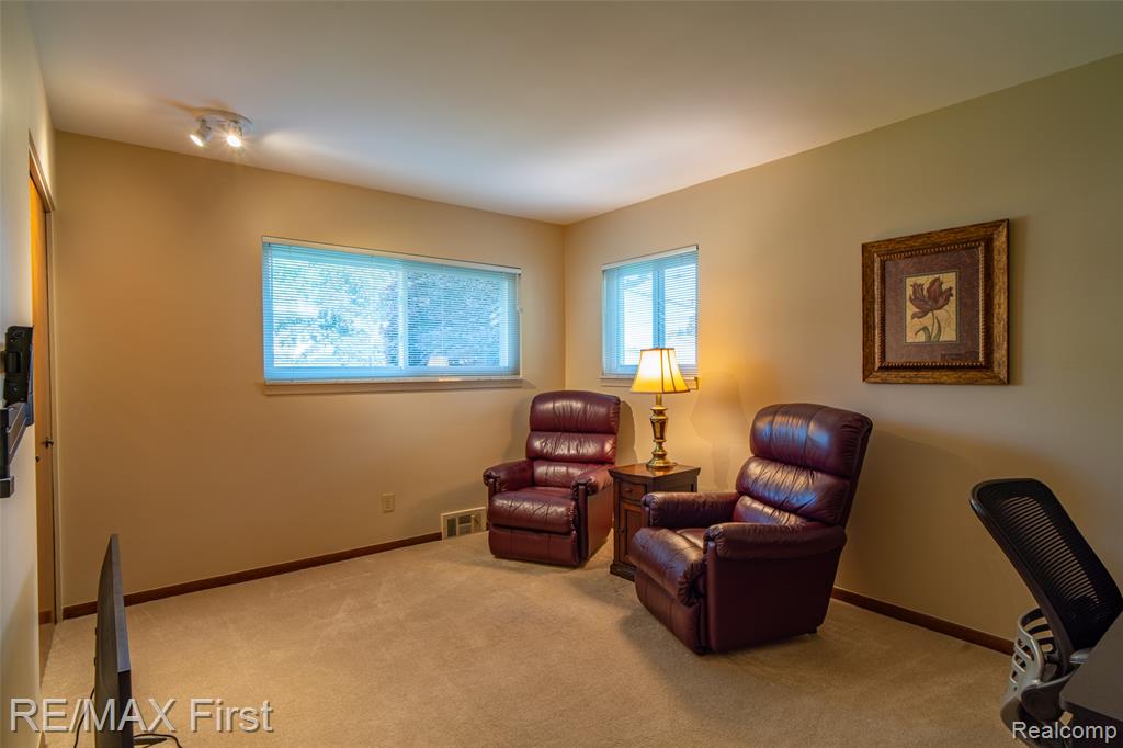 54815 FRANKLIN Drive, Shelby Twp, MI 48316 — Photo 35