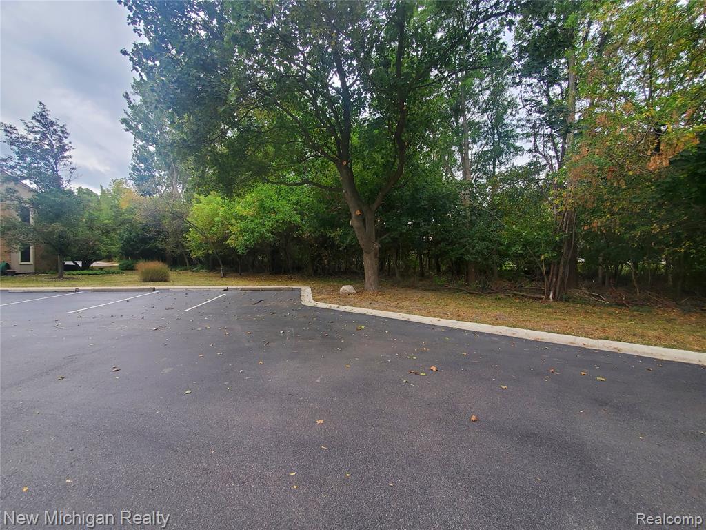 673 Oakbrook W, Rochester Hills, MI 48307 — Photo 32