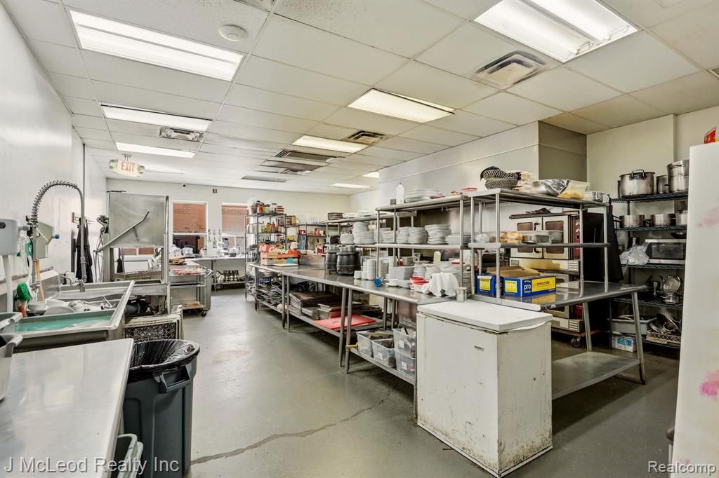 635 S Saginaw Street, Flint, MI 48502 — Photo 40
