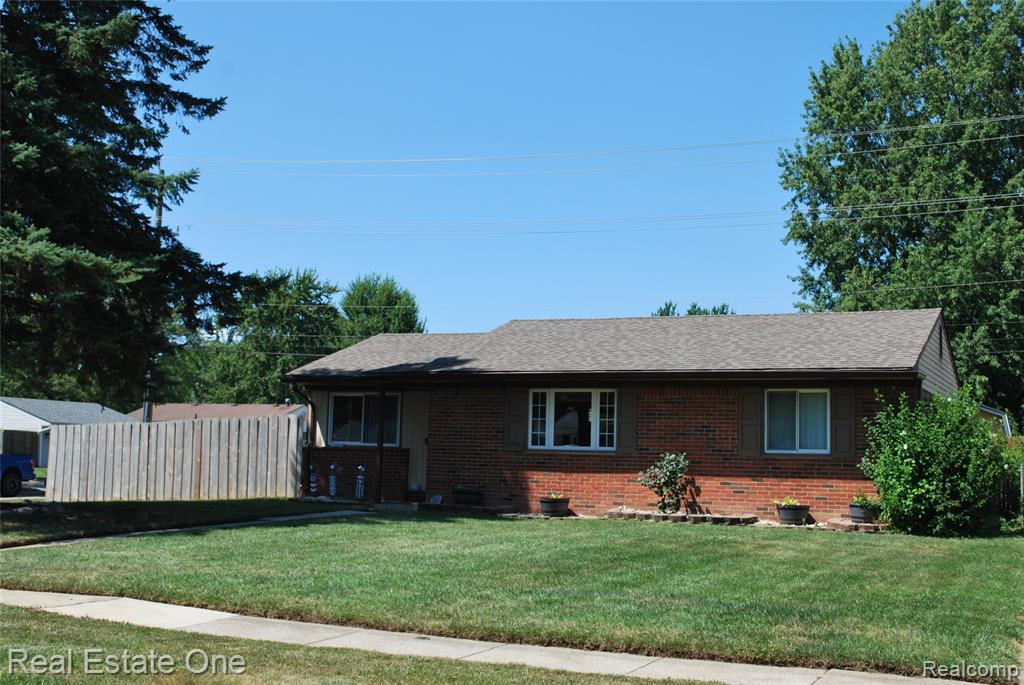 41692 McBride Avenue, Belleville, MI 48111