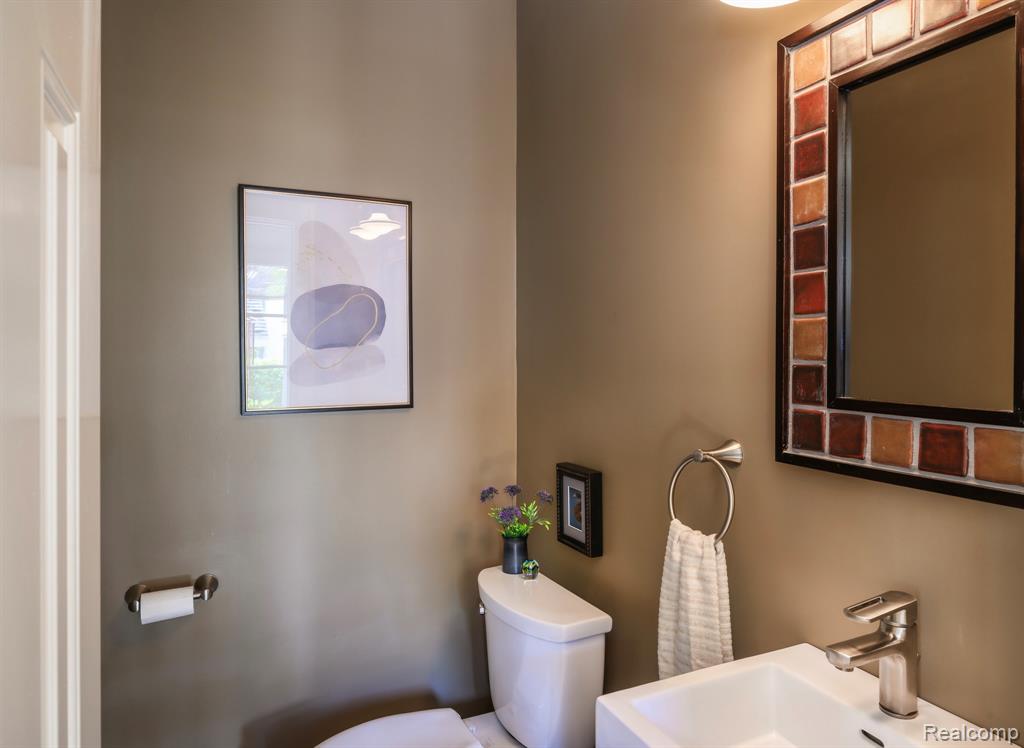 579 Chesterfield Avenue, Birmingham, MI 48009 — Photo 19