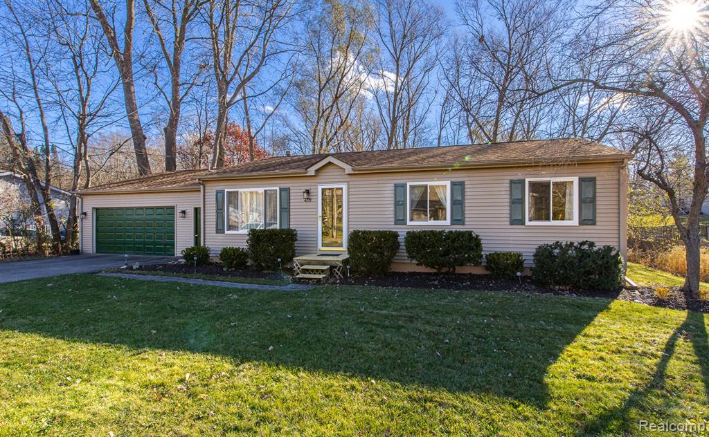 4771 Fiddle Avenue, Waterford, MI 48328 — Photo 2