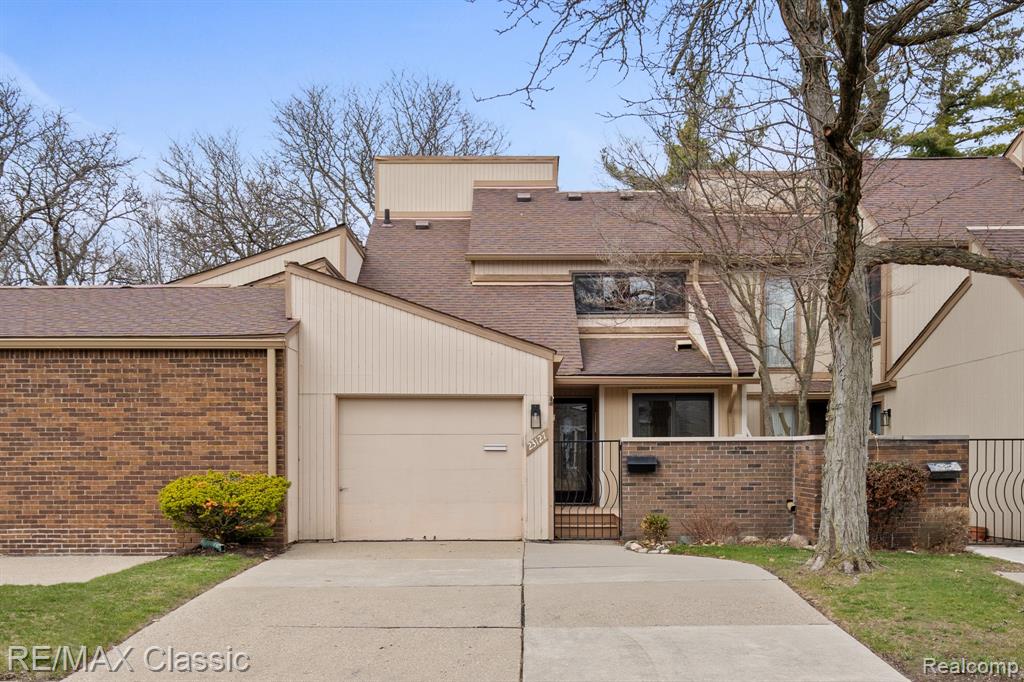 23127 Farmington Road, Farmington, MI 48336 — front exterior