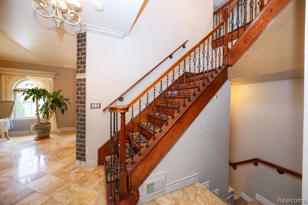 8401 Fenton Street, Dearborn Heights, MI 48127 — Photo 33