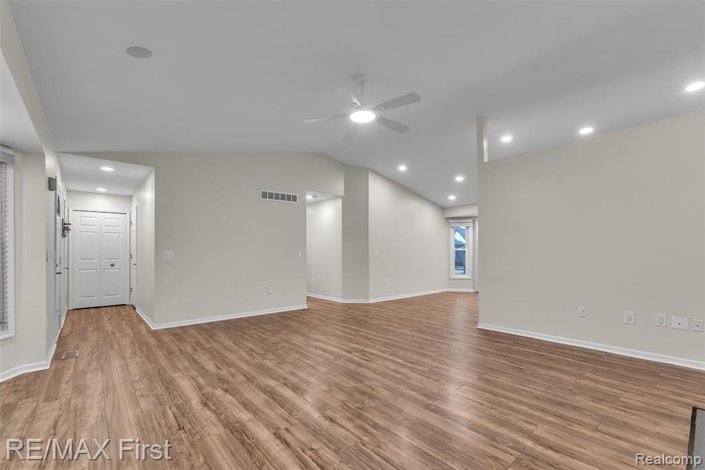 47179 Southern Cross Drive, Macomb, MI 48044 — Photo 8