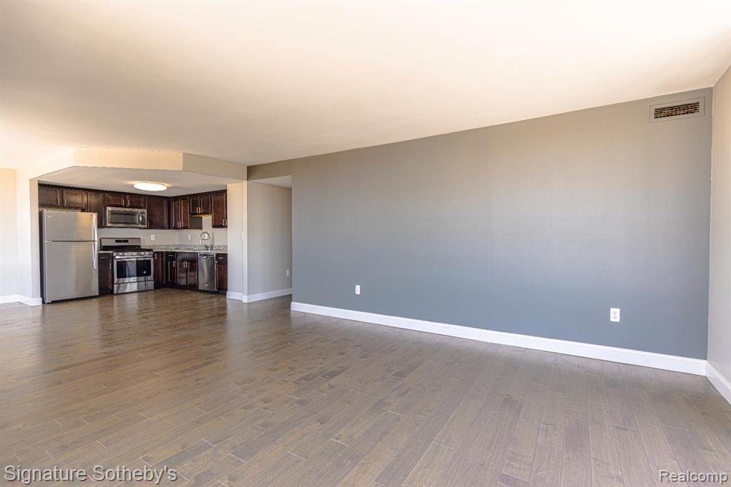 250 E Harbortown Drive, 703, Detroit, MI 48207 — Photo 15