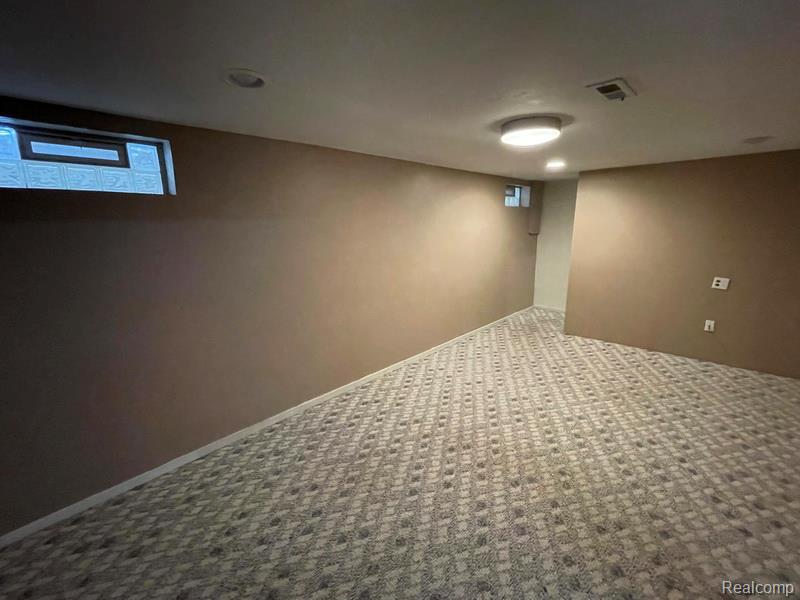 8487 PEPPER RIDGE Drive, Grand Blanc, MI 48439 — Photo 16