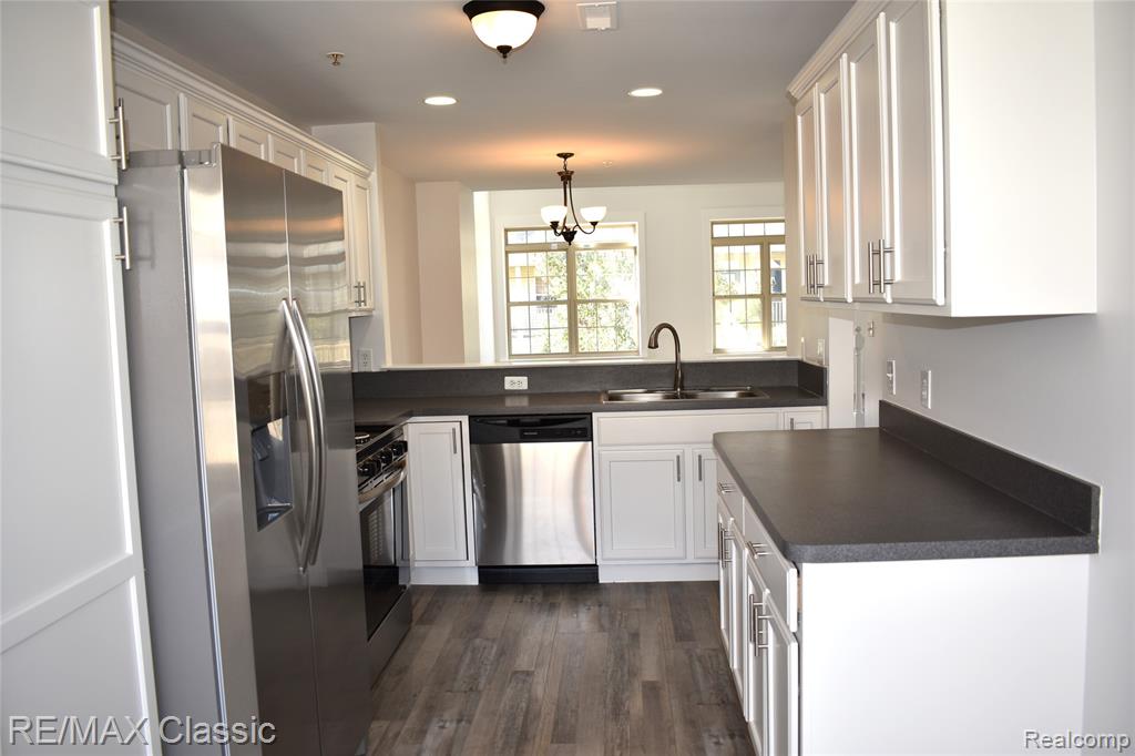 417 Old Pine Way Drive, Walled Lake, MI 48390 — Photo 8