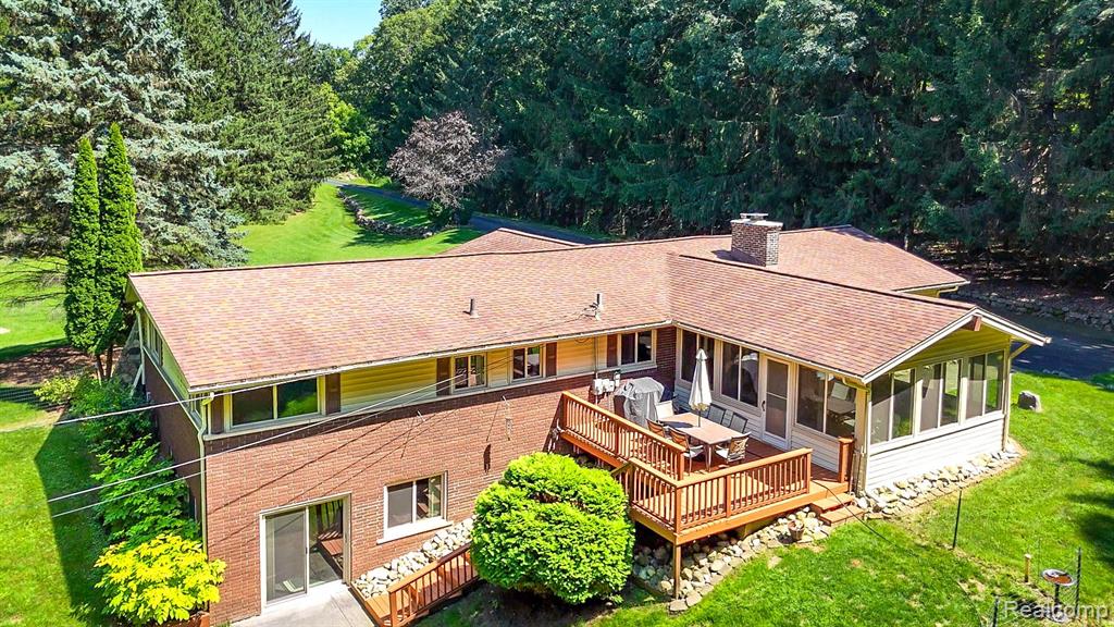 9245 PINE KNOB Road, Clarkston, MI 48348 — Photo 58