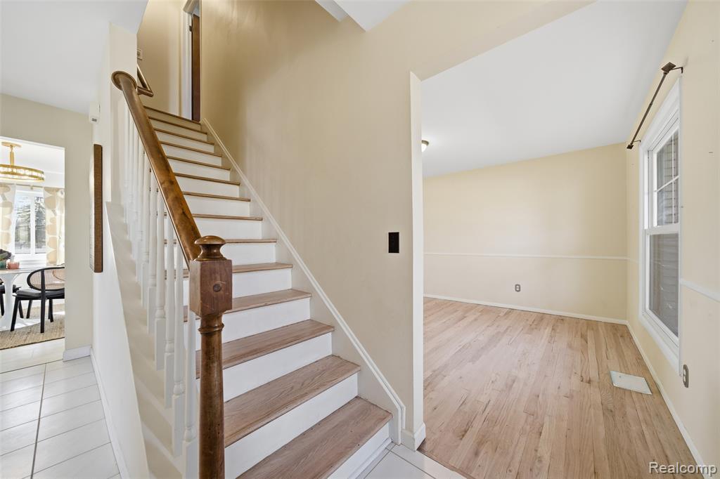 31018 Pickwick Lane, Beverly Hills, MI 48025 — Photo 18