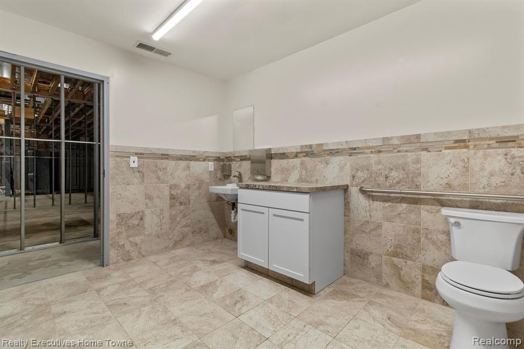 840 WHITNEY Drive, Lapeer, MI 48446 — Photo 32