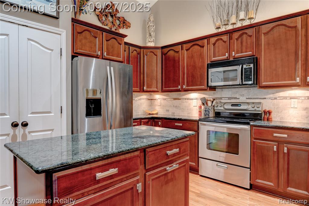 778 Knolls Landing Drive, Milford, MI 48381 — Photo 2