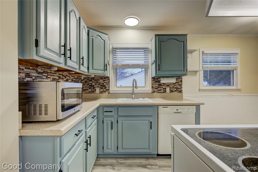 706 N Vermont Avenue, Royal Oak, MI 48067 — Photo 8