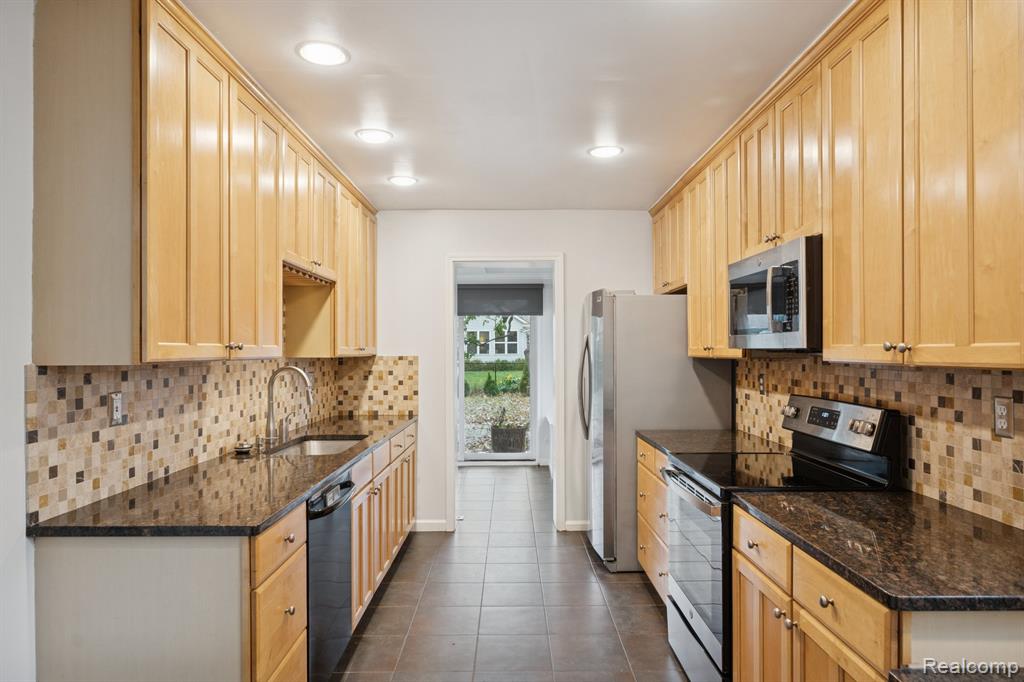 32463 Sheridan, Beverly Hills, MI 48025 — Photo 15