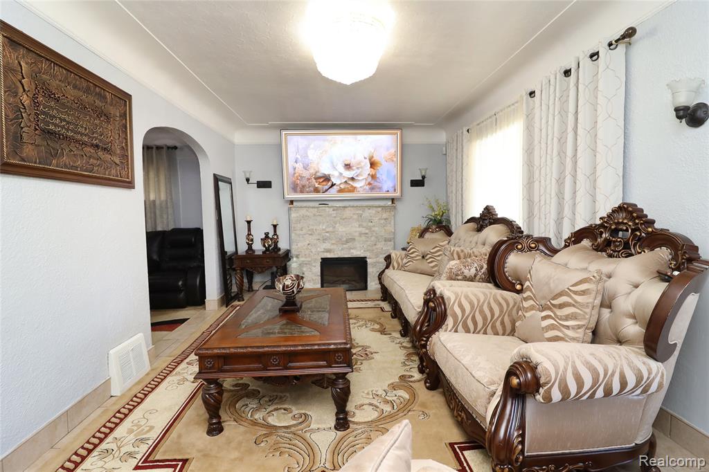 4561 Curtis Street, Dearborn, MI 48126 — Photo 4