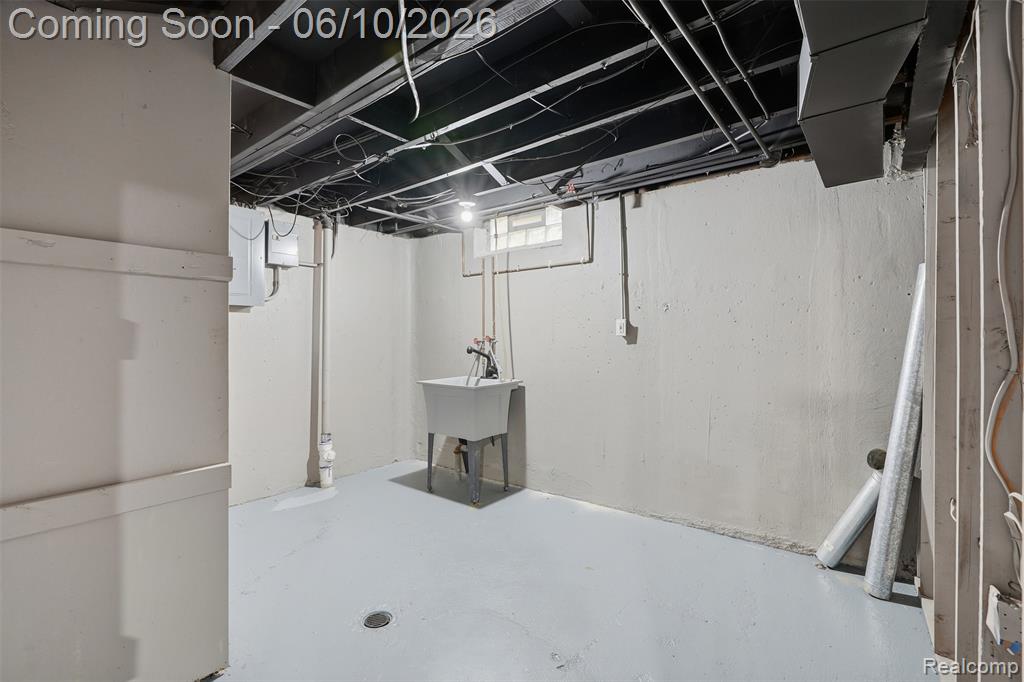 8245 Roosevelt Street, Taylor, MI 48180 — Photo 24