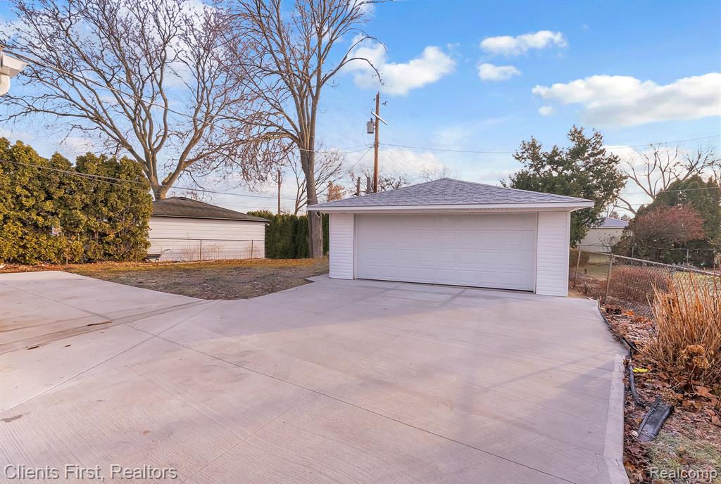 8680 Mercedes Street, Dearborn Heights, MI 48127 — Photo 4
