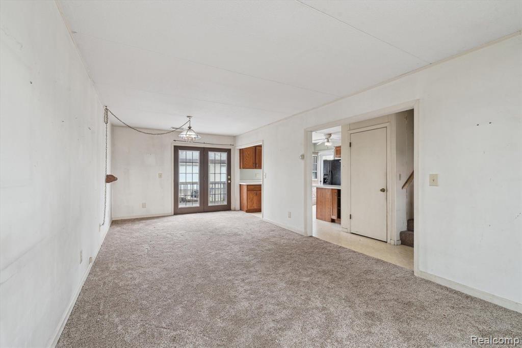 811 HOWELL Avenue, Adrian, MI 49221 — Photo 12
