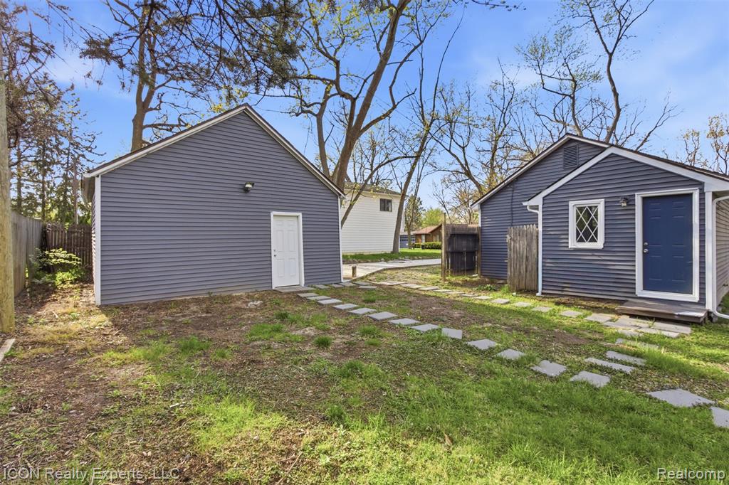6759 Buckland Avenue, West Bloomfield, MI 48324 — Photo 15