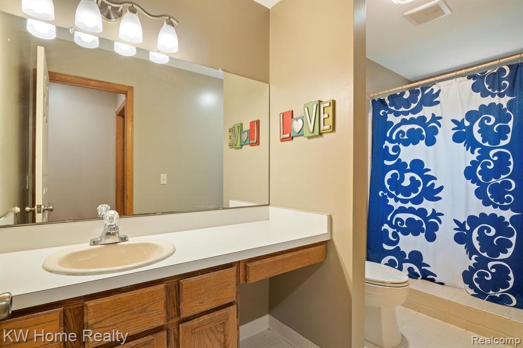 4143 EMERALD PINES Drive, Commerce Twp, MI 48390 — Photo 27
