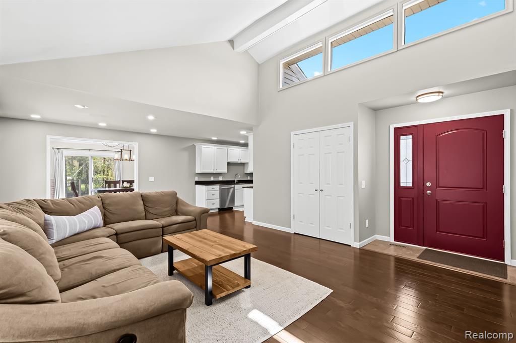 9248 HARTLAND Road, Fenton, MI 48430 — Photo 3