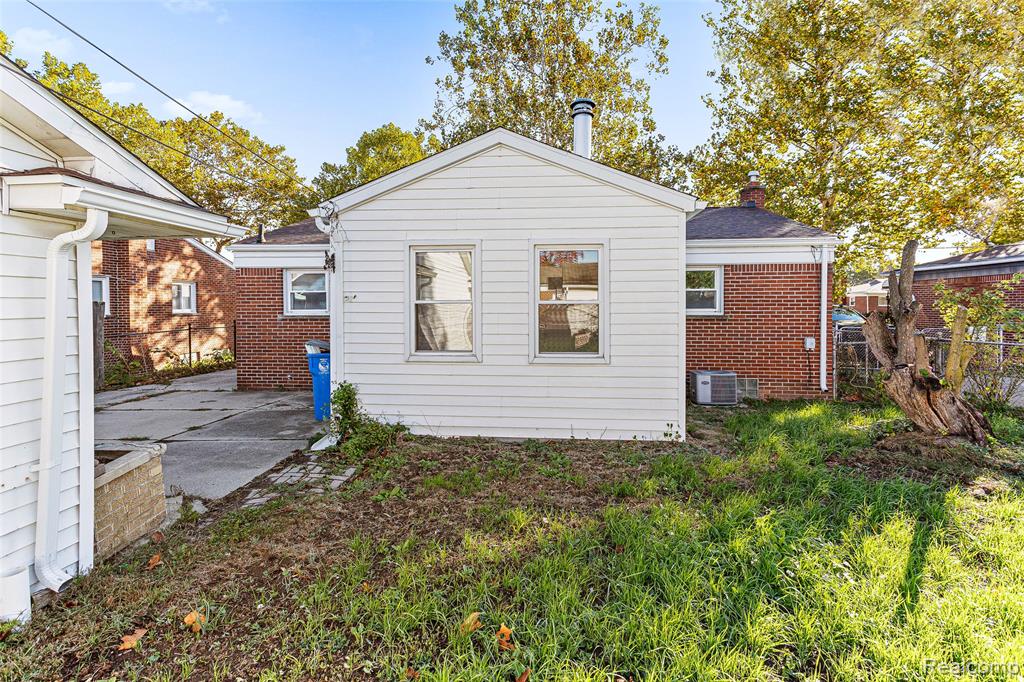 5743 Plainfield Street, Dearborn Heights, MI 48127 — Photo 6