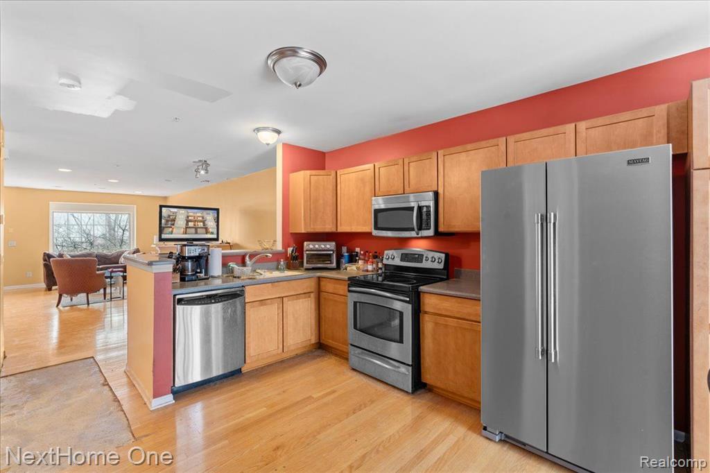 609 VILLAGE Lane, Milford, MI 48381 — Photo 5