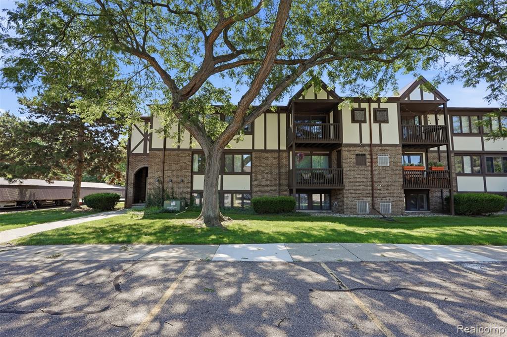 6160 Innkeepers Court, 69, East Lansing, MI 48823 — front exterior