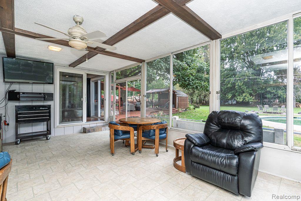 8871 SUNCREST Drive, Sterling Heights, MI 48314 — Photo 27