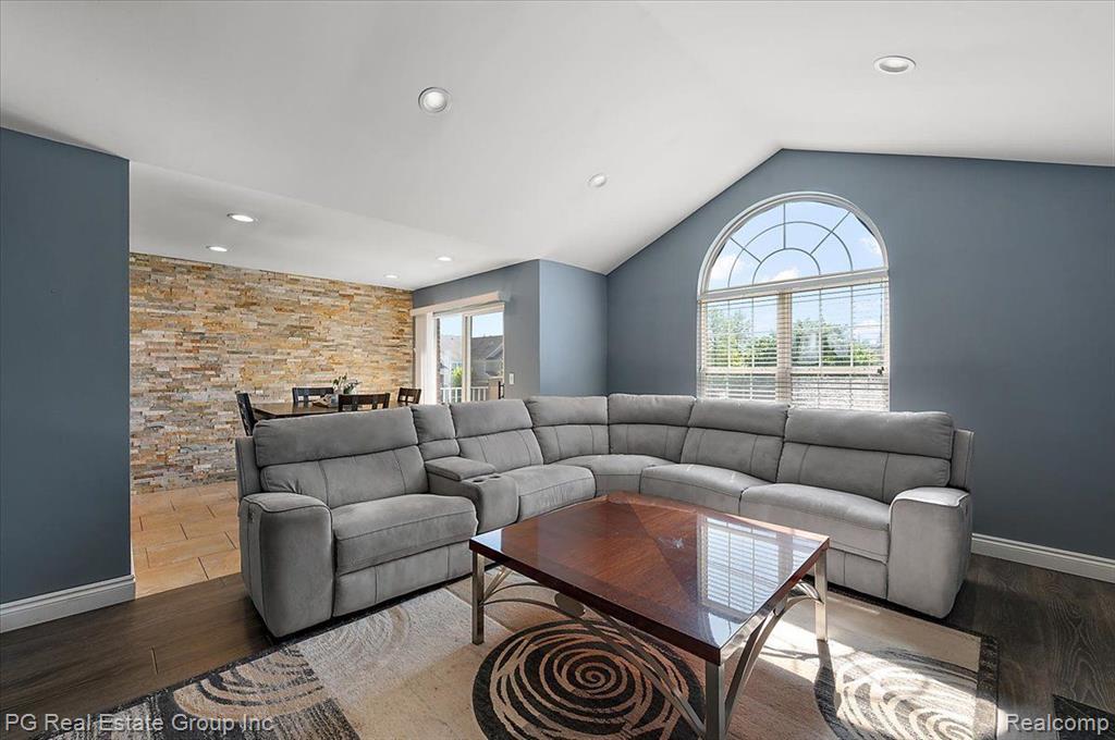 46104 BALDWIN Drive, Macomb, MI 48044 — Photo 7