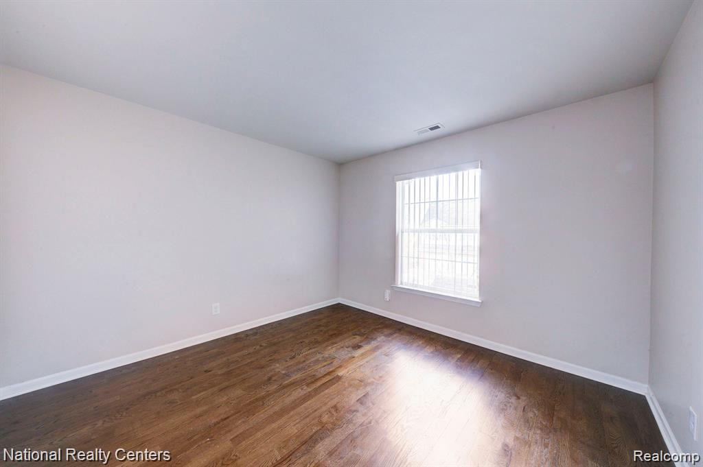 48407 MANOR BRIDGE Drive, Canton, MI 48188 — Photo 11