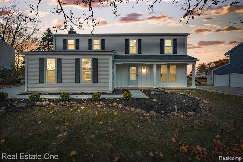 5426 N Piccadilly, West Bloomfield, MI — front exterior