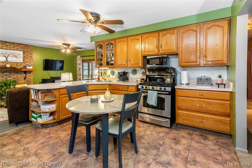 11043 Hamburg Road, Whitmore Lake, MI 48189 — Photo 12