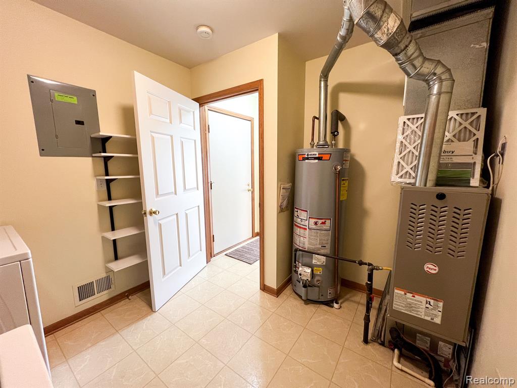 7835 E RIDGE Drive, Almont, MI 48003 — Photo 25