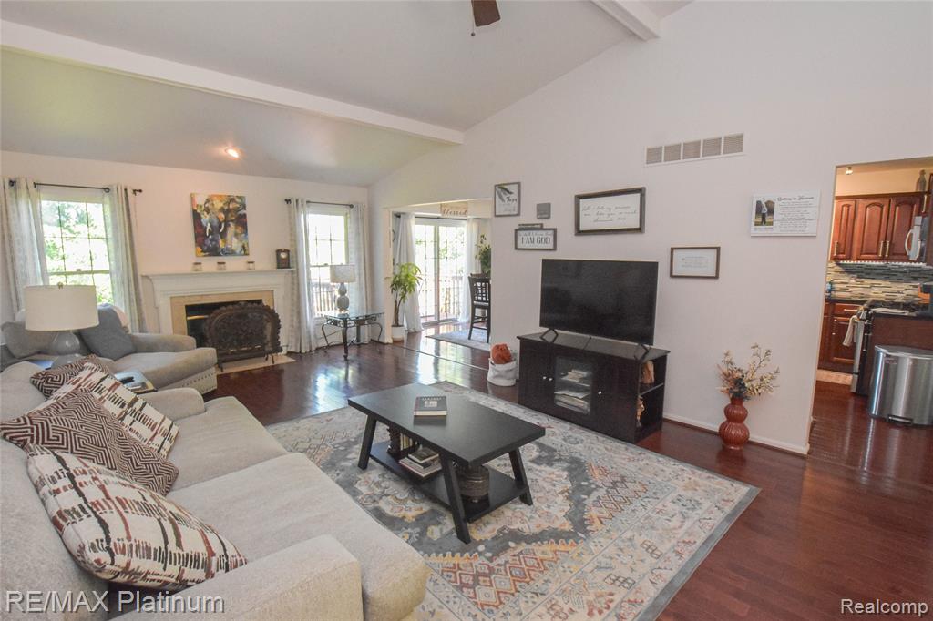 816 Maplewood Court, Brighton, MI 48116 — Photo 13