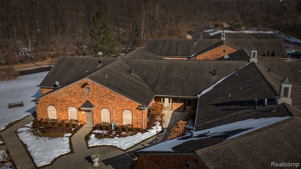 940 W AVON Road, Rochester Hills, MI 48307 — Photo 2